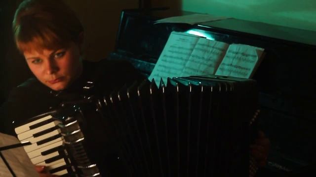 La Valse Des Montres Iryna Yaremenko Красивая девушка красиво играет на аккордеоне смотреть онлайн