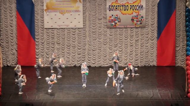 Случай на поляне. Образцовая студия современного и эстрадного танца "Антре". смотреть онлайн