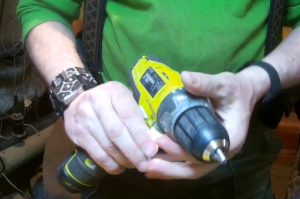 Замена элементов питания на шуруповёрте Ryobi. Replacing batteries on a Ryobi screwdriver.