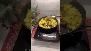 Жаренная картошка с куриными желудками и сердечками ??