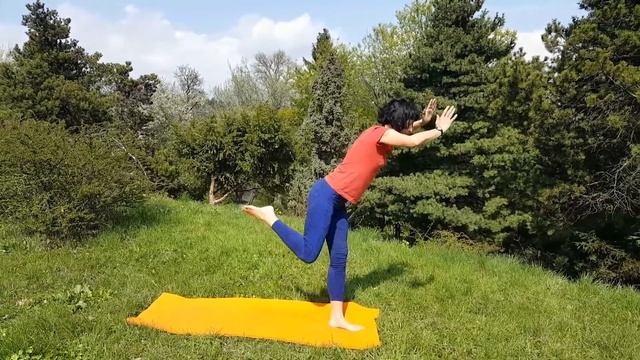 Йога на природе | 3х минутная разминка смотреть онлайн