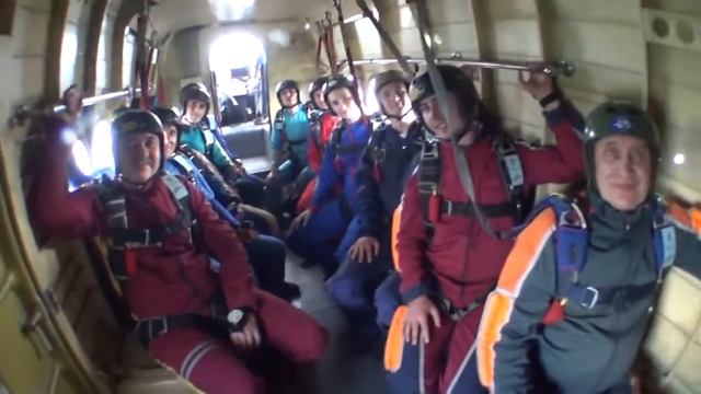 Прыжок с парашютом сумасшедшее падение с самолета смотреть онлайн