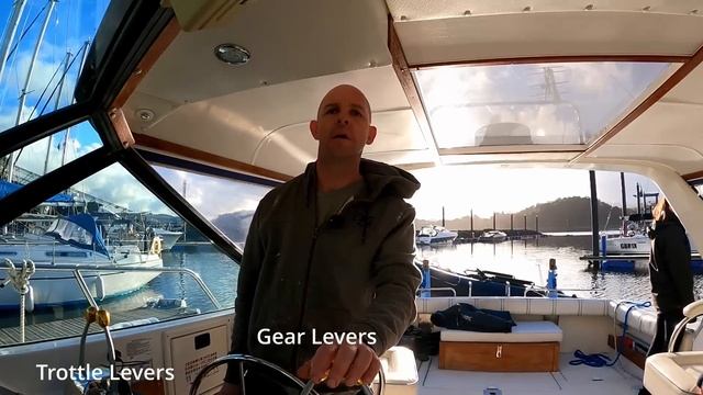 Boat Quick Fixes & How To Moor Up A Boat In A Marina! смотреть онлайн