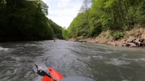 Река Белая. Май. Московская бочка на каяке.