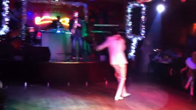 julia and frank tango with live saxophone music смотреть онлайн