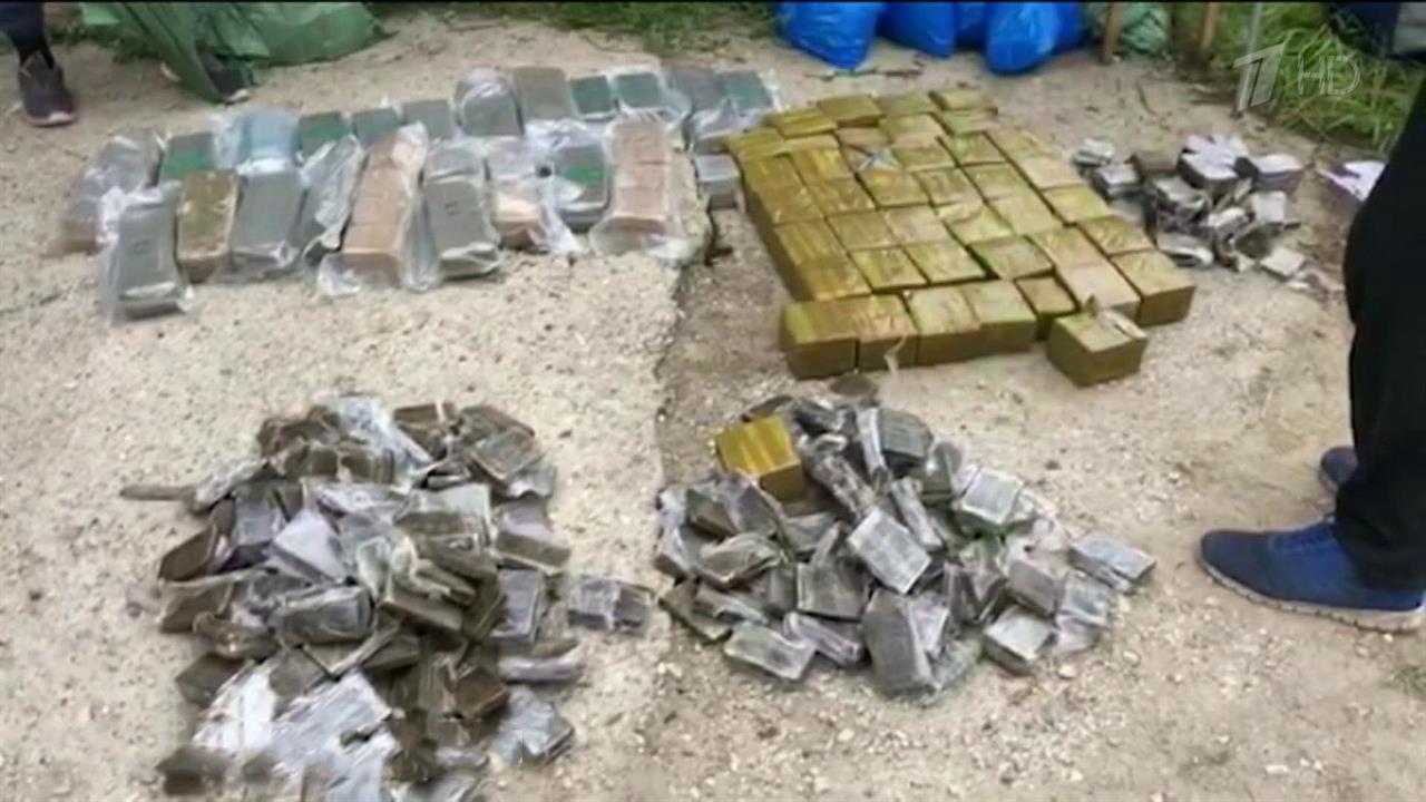 Федеральная служба безопасности изъяла у подпольных интернет-торговцев почти полтонны наркотиков