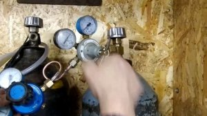 убираем "ПШИК" газа аргона (углекислоты) на выходе из TIG горелки.