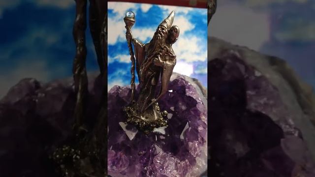 Магический талисман фигурка МАГ ДРУИД С ПОСОХОМ И СОВОЙ 9 аркан на друзе кристаллов аметиста смотреть онлайн