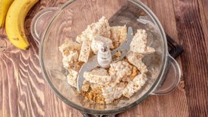 Конфеты из злаковых хлебцев с бананом и какао