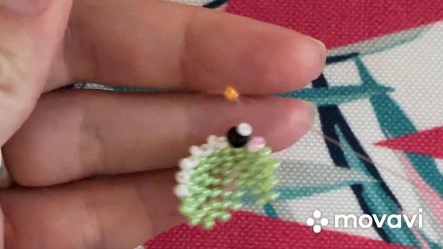 Первая часть видео,голова.Амигуруми Гусь в шапочке лягушки из бисера #амигурумиизбисера#рекомендаци