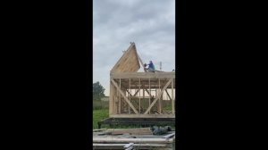 Подъем каркасных стен своими руками с помощью лебедки, помощь другу (видео 2)