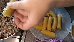 Трубочки с фаршем в соусе за 40 минут