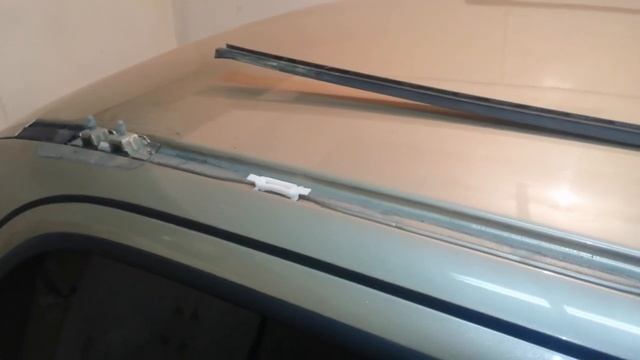 DAEWOO MATIZ Демонтаж рейлингов на крыше и молдингов крыши. смотреть онлайн