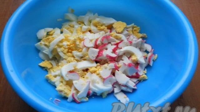 Салат с киви и крабовыми палочками