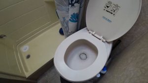 Как я купил ДОМ НА КОЛЕСАХ в США. Сколько стоит, как работает? Обзор автодома. Уехал из Калифорнии.