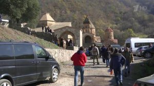 Репортажи из Армении и Азербайджана о том, как одн... из своих домов, а другие - готовятся вернуться