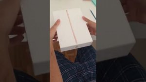 Thrilling unboxing new gold iPad 32 gb (English)