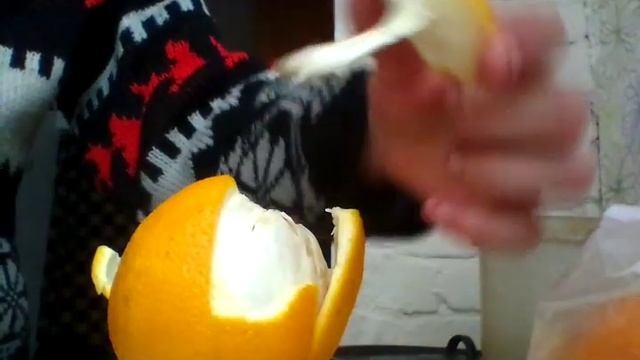 Как правильно очистить апельсин от кожуры? смотреть онлайн