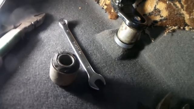 Поднимаем сидения. Не хватало ещё 1 см. Не подушку же ...