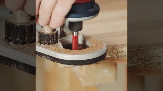 Bosch Professional 12V Cordless Palm Router Duo: GKF 12V-8 & GHO 12V-20 смотреть онлайн