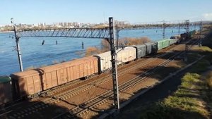 Манёвры тепловоза ТЭМ18ДМ с грузовыми вагонами на станции Иркутск-Пасс.