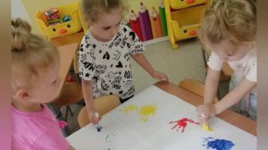 Рисуем поздравление в День семьи - первая младшая группа .mp4