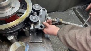 Самодельная гибочно~вытяжная машина для изготовления полусферы из листового металла.