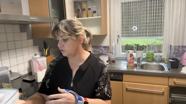 Мой бардак,разбираю кухню,должны завтра забрать,знаю,что буду делать,всё на выброс,машина готова?