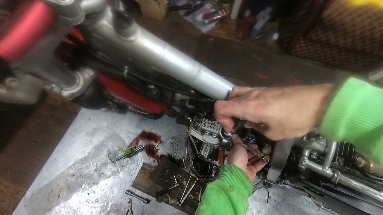 Регулировка клапанов Honda XR250 смотреть онлайн