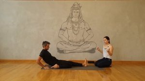 Вирасана. Как выполнить позу безопасно для колен