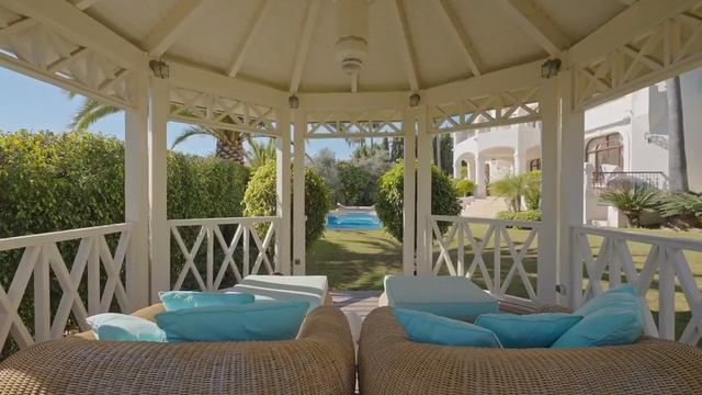 Элитная вилла с видами на море в престижной зоне Сьерра Бланка в Марбелье, Золотая Миля, Испания смотреть онлайн