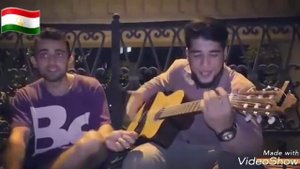 Таджик поёт на гитара от души!