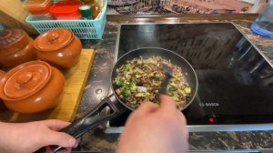 ПЕЛЬМЕНИ ЗАПЕЧЁННЫЕ В ГОРШОЧКАХ.