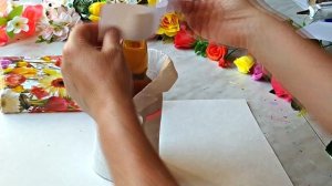 Прикольный подарок врачу, медработнику своими руками, декор бутылки, конфеты(книга), цветы.