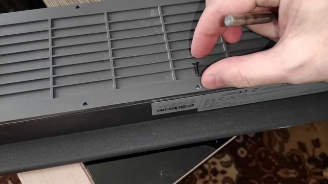 Электросамокат Xiaomi Essential вскрытие крышки деки. Замена винтов крепления крышки деки. смотреть онлайн