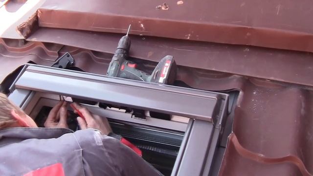 Переделка мансардного окна VELUX с ручного управления на электроуправление 4 смотреть онлайн