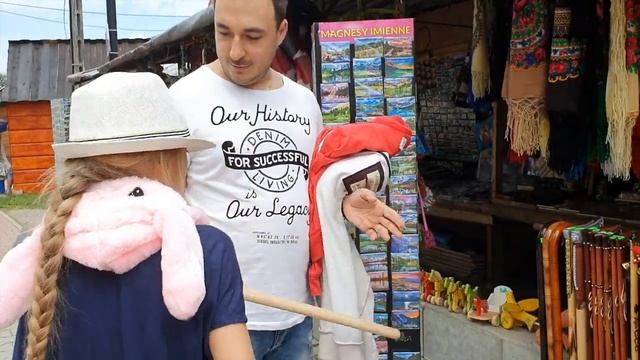 Влада покупает шапку летом, покупки на ярморке, влог путешествие