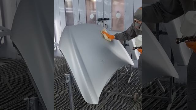 Покраска капота по технологии "мокрый по мокрому".