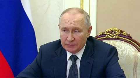 Владимир Путин провел оперативное совещание с постоянными участниками Совета безопасности России