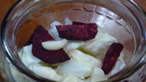 Маринованная капуста со свеклой