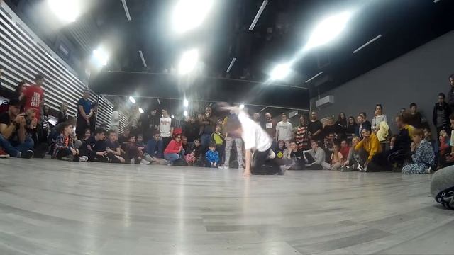 "Breaking Masters 2019" Minsk. 12-16 лет (до 2.5 лет оыта)| Foxy vs ... смотреть онлайн