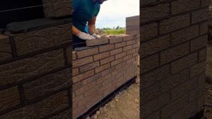 делаю цоколь из кирпича Керамейя 53 рустк топаз , смесь perel темно-серая