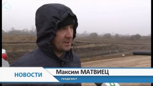 В селе Решёты Кочковского района ремонтируют участок дороги, ведущей к мосту через реку Карасук