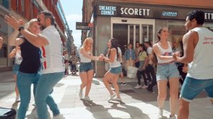 Flashmob de bachata y merengue  en el centro de Estocolmo - Suecia