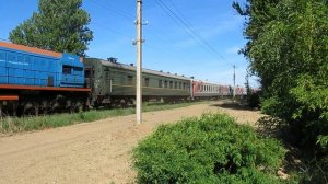 Тепловоз ТЭМ2УМ-804 за маневровой работой. Осаживание пассажирских вагонов.