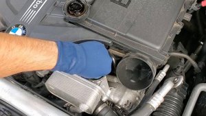 5. ЗАМЕНА МАСЛА НА 2012 БМВ X5.