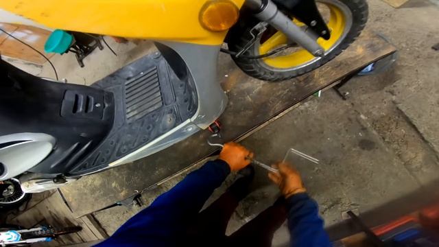 Рабочие будни / МОТОВЛОГ / ремонт и обслуживание скутера / питбайки на ремонте / Enduro Novochek смотреть онлайн