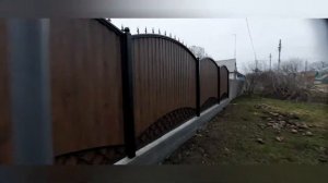 Забор из профнастила с элементами ковки и итальянской автоматикой сварка Ковка лабинск