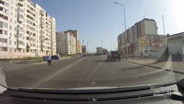 Человек с низким IQ на BMW на литовских номерах