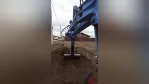 Капает фундамент  миниэкскаватором ст Динская. Застройку Жени большой привет ?????